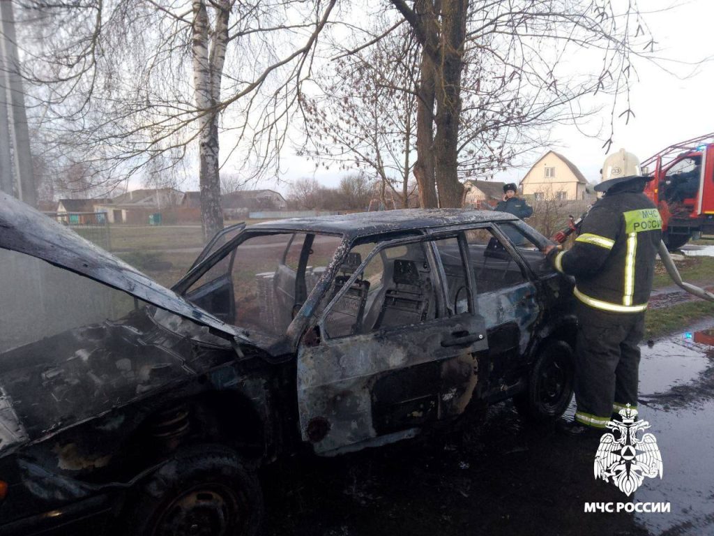 Автомобиль «ВАЗ-21015» загорелся на улице Белгородской в Ракитном