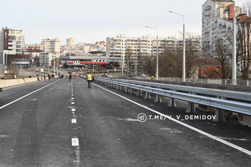 В Белгороде после реконструкции открыли четыре полосы движения на мосту по улице Чумичова