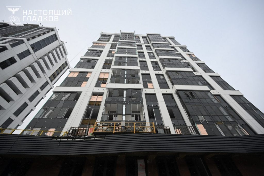 В Белгороде оперативно восстанавливают жилье после ночного обстрела