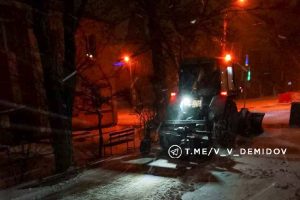 Снегопад в Белгороде: коммунальщики начали уборку с раннего утра