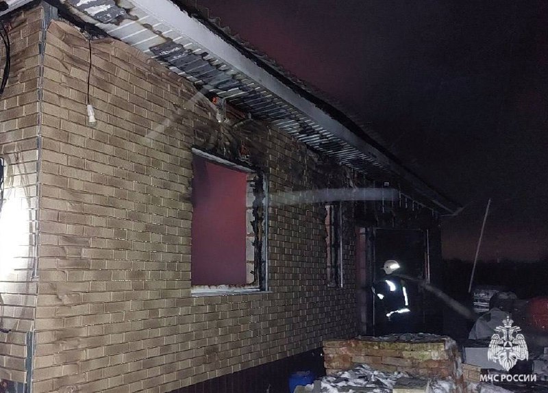 Пожар в жилом доме в Ютановке: обрушилась кровля