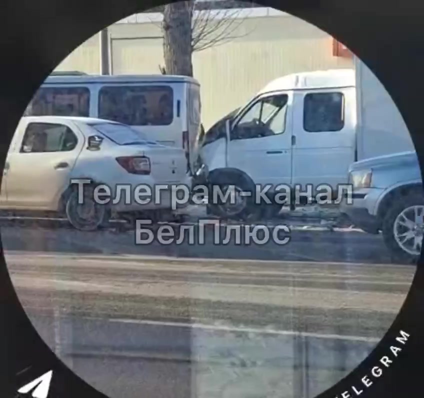 Массовое ДТП на светофоре в Северном парализовало движение в сторону Белгорода