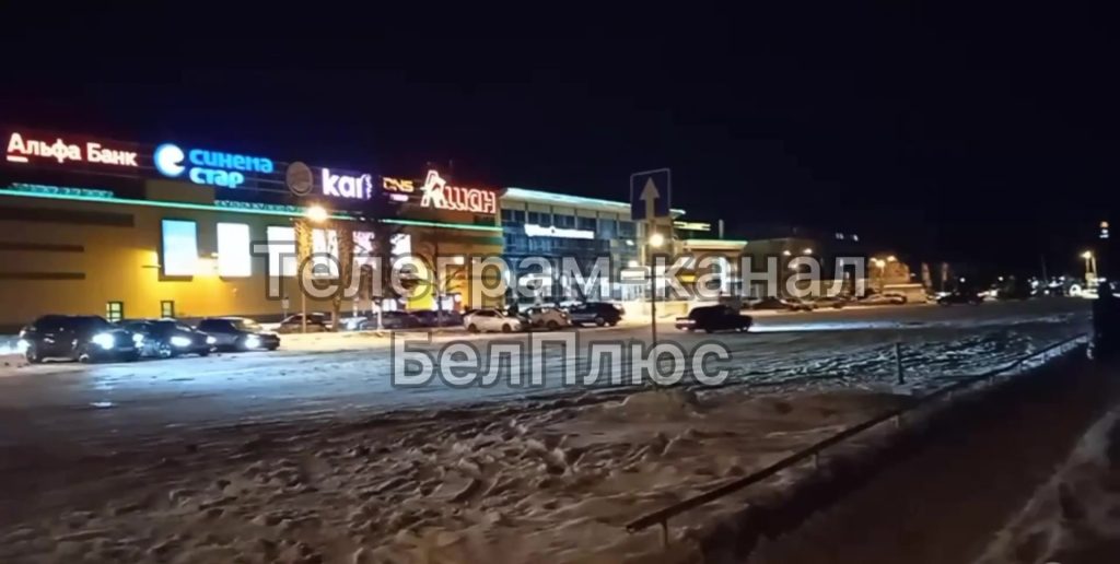 Дрифт на парковке ТРЦ «РИО» в Белгороде создаёт угрозу для пешеходов