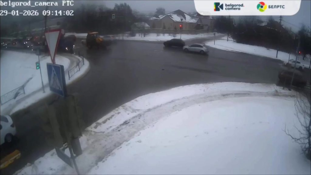 Тройное ДТП на перекрёстке Ватутина и Славянской в Белгороде