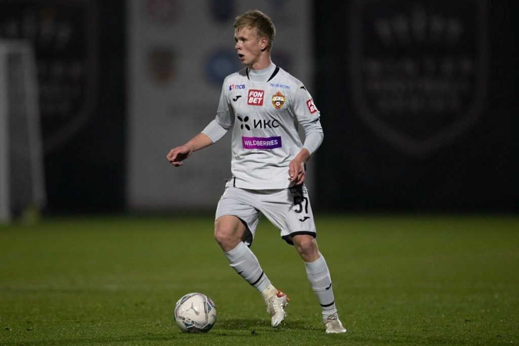 Белгородец Матвей Кисляк признан лучшим молодым опорным полузащитником мира