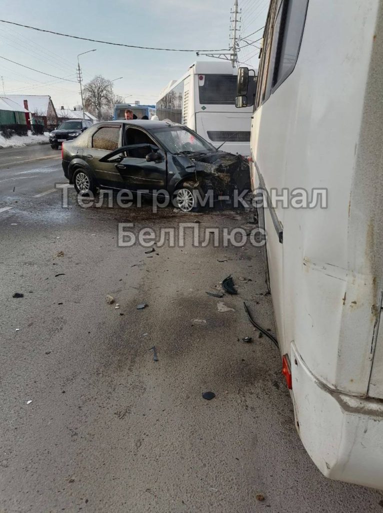 Массовое ДТП с участием автобуса и трёх автомобилей на Красноармейской