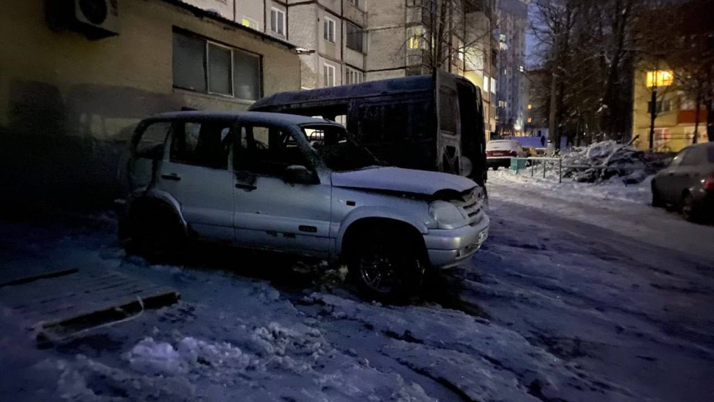 Два автомобиля уничтожены огнём в Белгороде