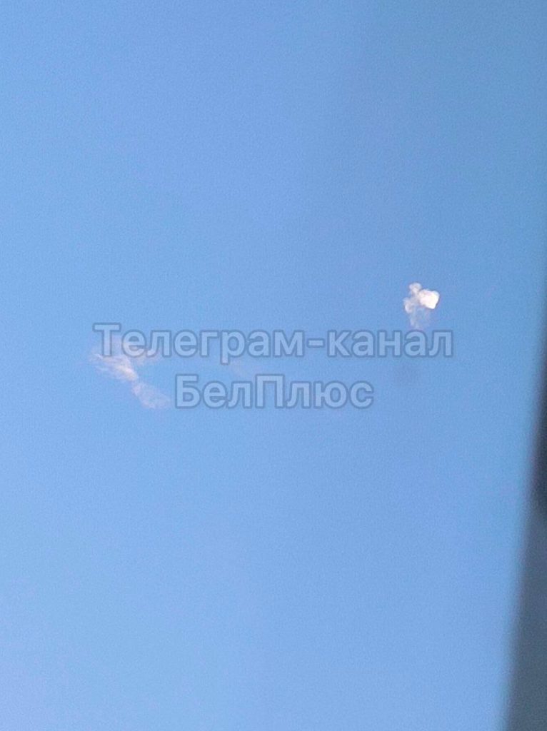 В небе над Белгородом заметили следы от работы систем противовоздушной обороны