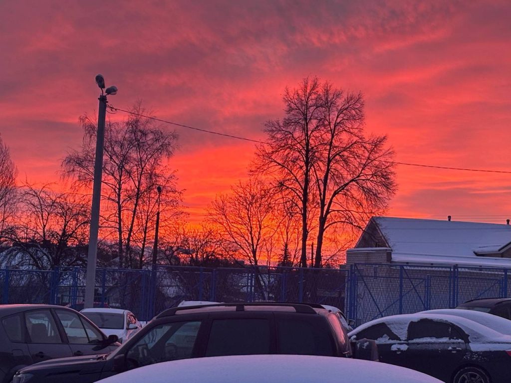 Живописный рассвет озарил Белгородскую область