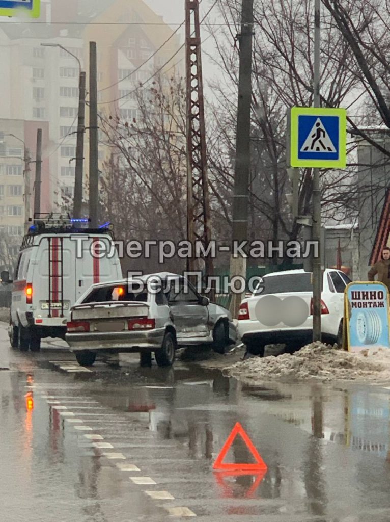 Серьезное ДТП на перекрестке улиц Губкина и Костюкова в Белгороде