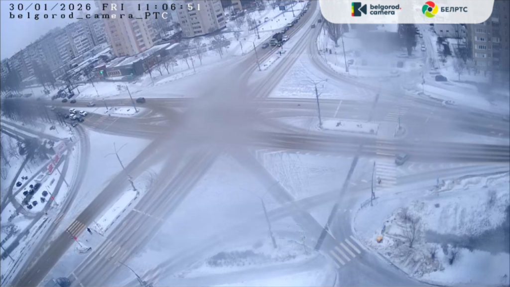 Авария на перекрестке Ватутина и Губкина: водитель проигнорировал красный свет