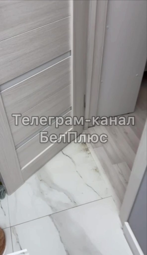 Ночное ЧП в жилом доме: потоки воды затопили подъезд и квартиры