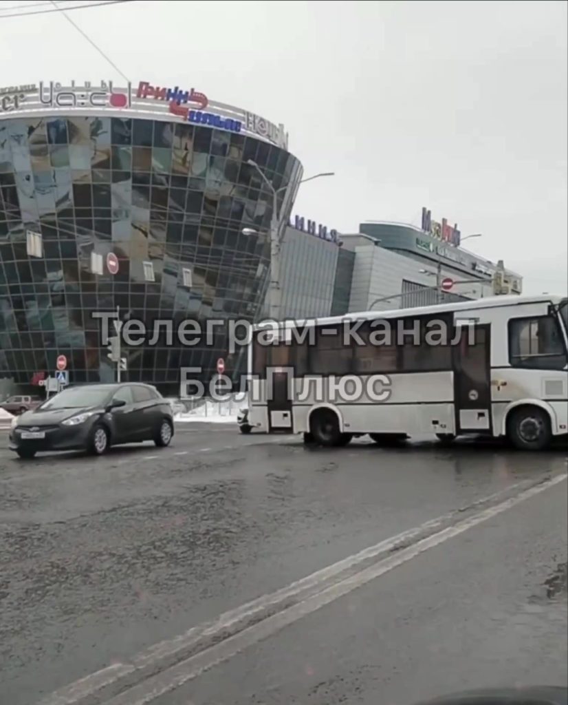 ДТП с автобусом у «Мега Гринна» создало пробку в Белгороде