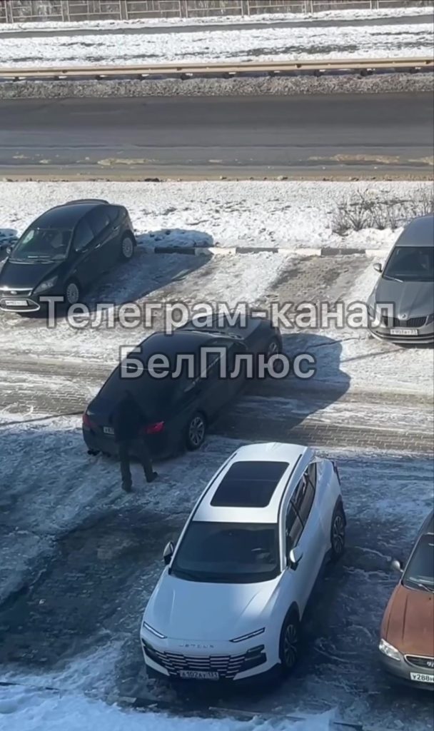 Ледяные дворы Белгорода: жители микрорайона Улитка столкнулись с обледенением