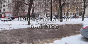 Прорыв канализации на Народном бульваре в Белгороде