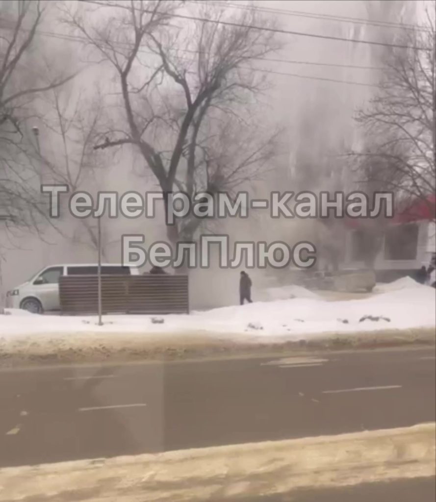 Авария на теплотрассе: улица Губкина превратилась в горячий источник