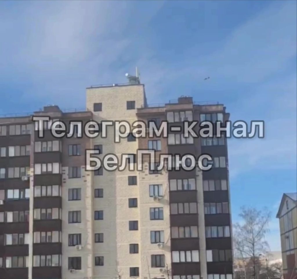 Беспилотник атаковал жилой дом в Дубовом: опубликованы кадры последствий