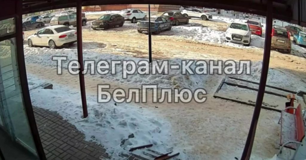 Беспилотник атаковал многоэтажный дом в посёлке Дубовое