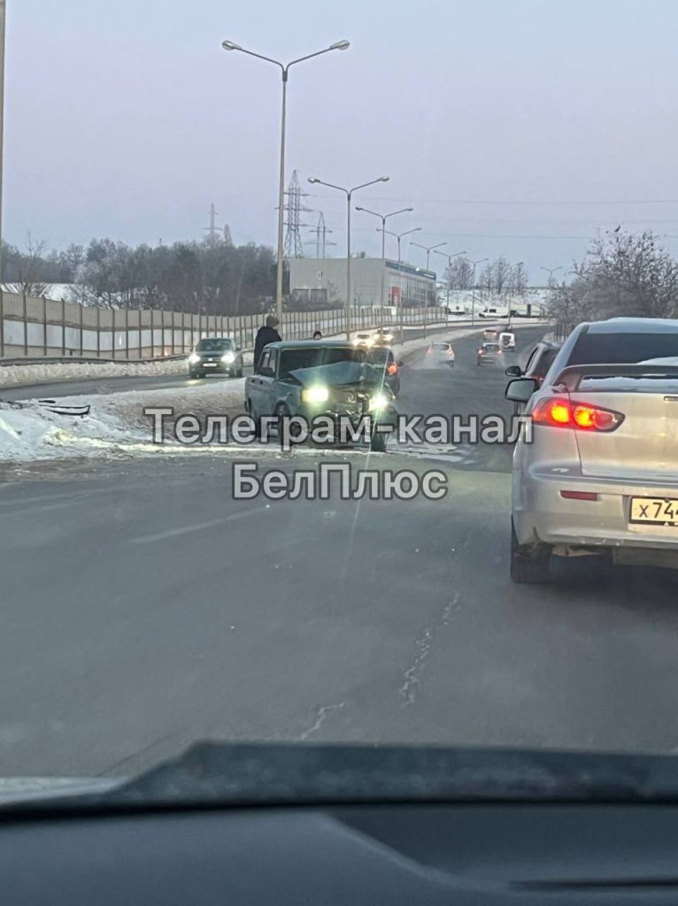 Авария на улице Чичерина: автомобиль вылетел на встречную полосу