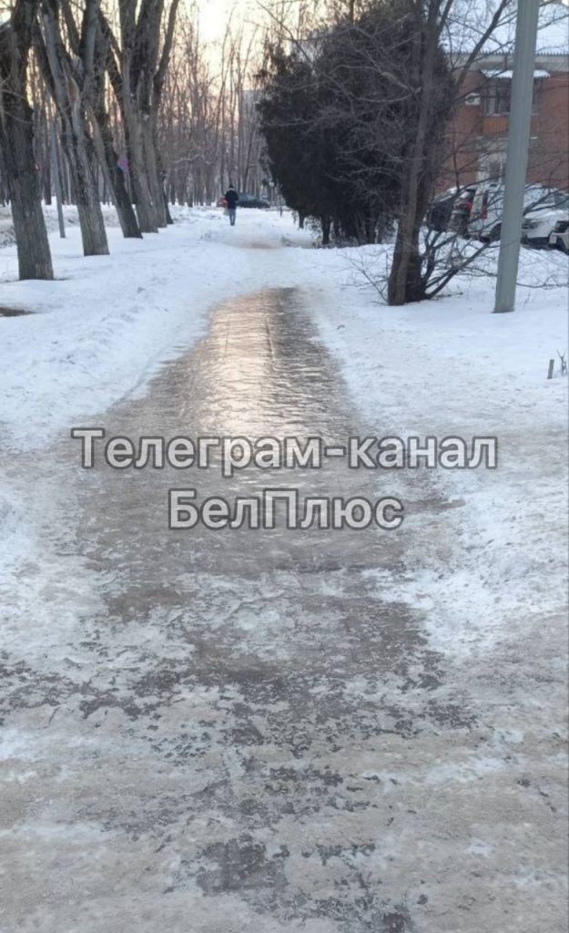 На улице Парковая в Белгороде образовался опасный гололёд