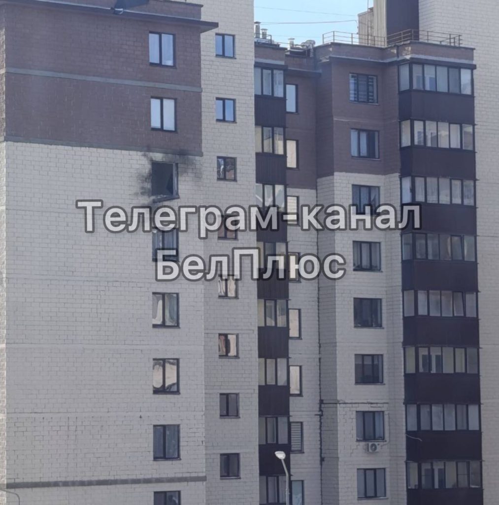 Беспилотник повредил многоквартирный дом в Дубовом