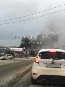 Пожар в районе Ботанического сада: загорелись гараж и летняя кухня