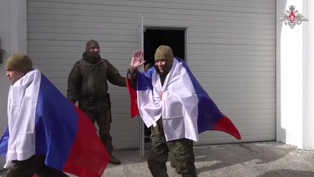 Обмен военнопленными: 300 российских военнослужащих вернулись с территории Украины