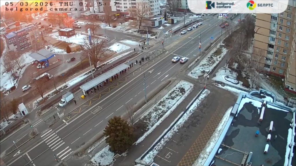 Грузовик вылетел на заправку на улице 5 Августа в Белгороде