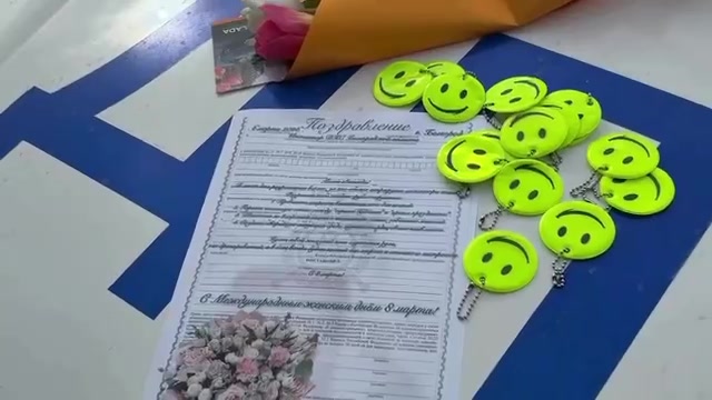 В Белгороде проходит акция «Цветы для автоледи»