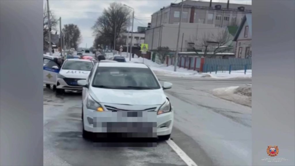 В Старом Осколе автомобиль сбил женщину и ребёнка