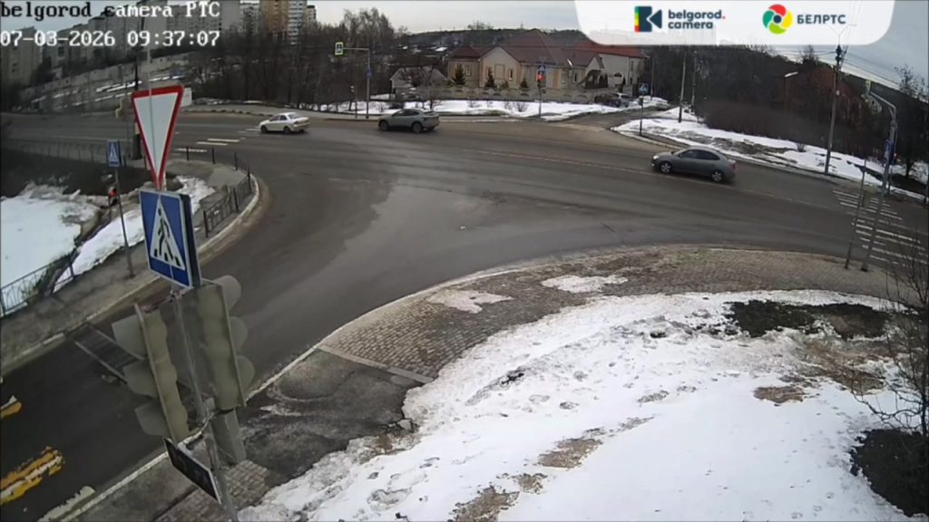 Серьёзное ДТП с микроавтобусом и внедорожником произошло в Белгороде