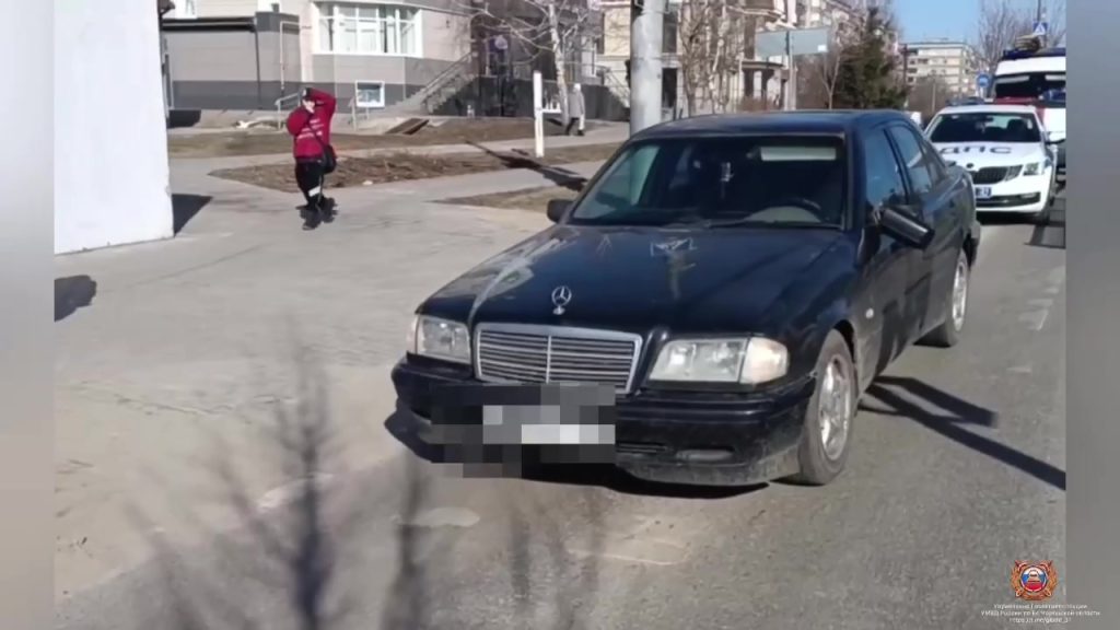 В Белгороде на пешеходном переходе автомобиль сбил подростка