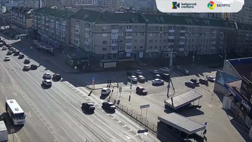 Столкновение на парковке у стадиона: водитель не заметил движущийся автомобиль