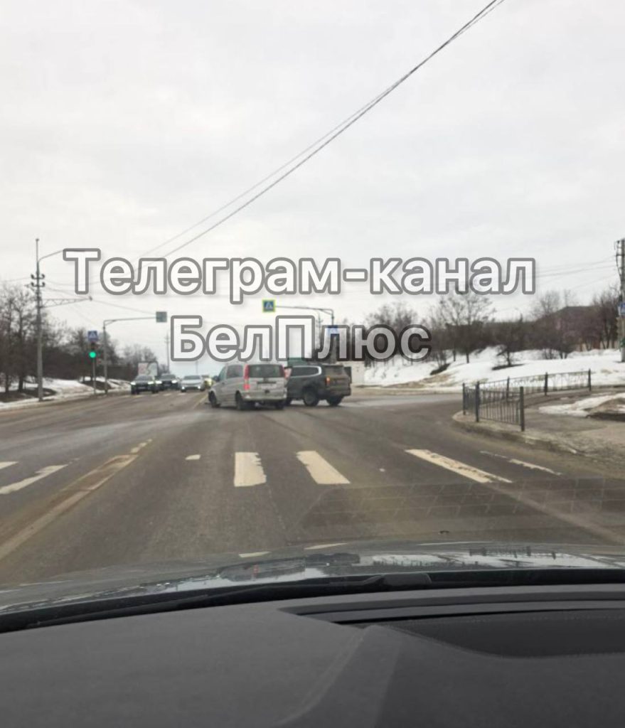 ДТП на перекрёстке проспекта Ватутина и улицы Славянской в Белгороде