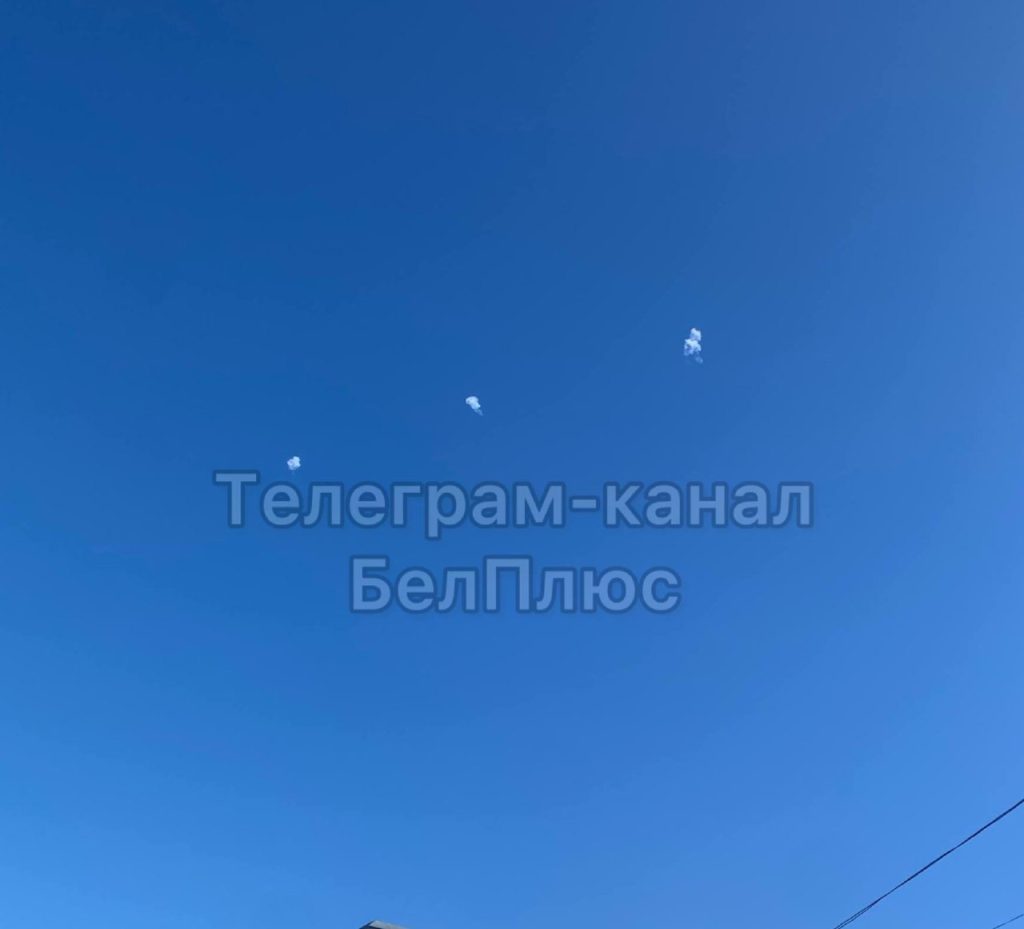 В небе над Белгородом заметили следы после работы систем противовоздушной обороны