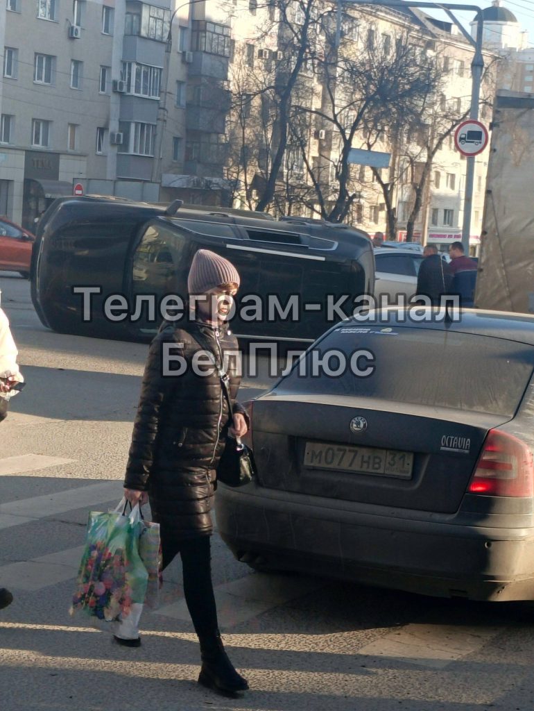 ДТП с переворотом на перекрестке проспекта Богдана Хмельницкого и Преображенской улицы