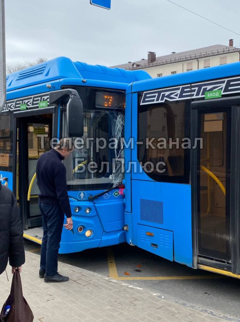 ДТП с участием двух автобусов произошло на остановке «Родина» в Белгороде