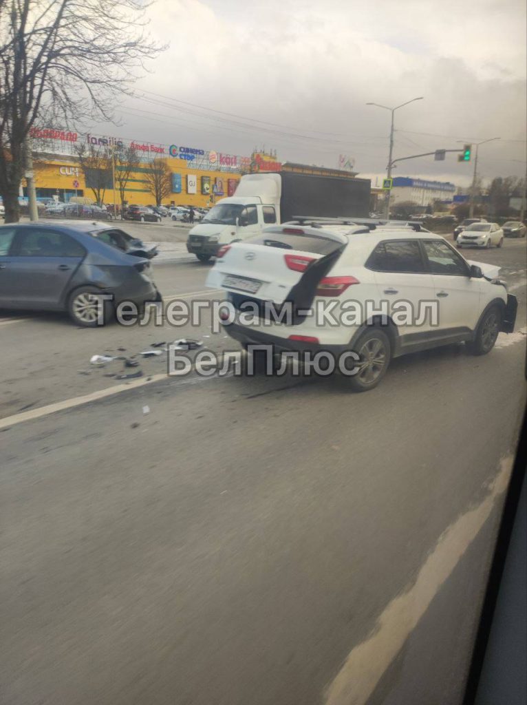 Серьезное ДТП произошло возле торгового центра «Рио» в Белгороде