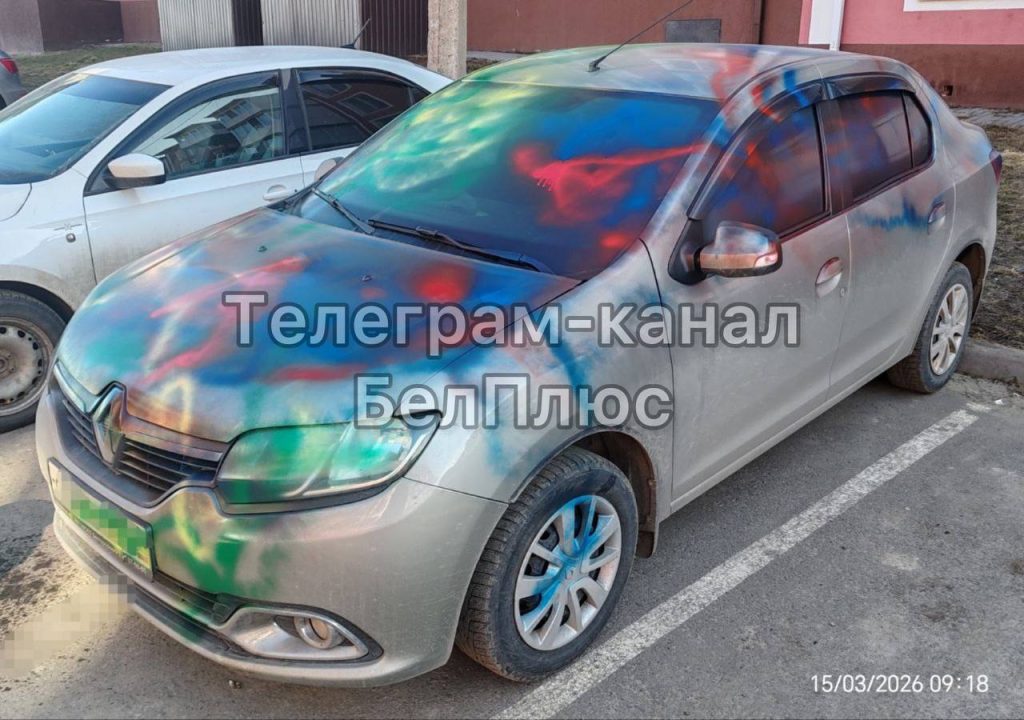 Автомобиль разрисовали краской в жилом комплексе «Лимон» в Дубовом