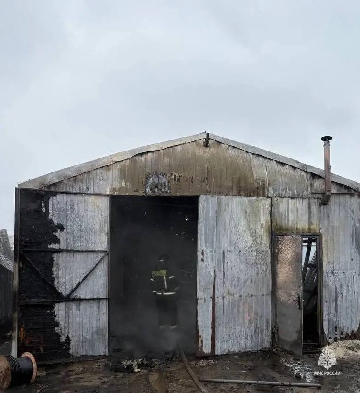 🔥**Вчера в посёлке Разумное загорелся гараж. **