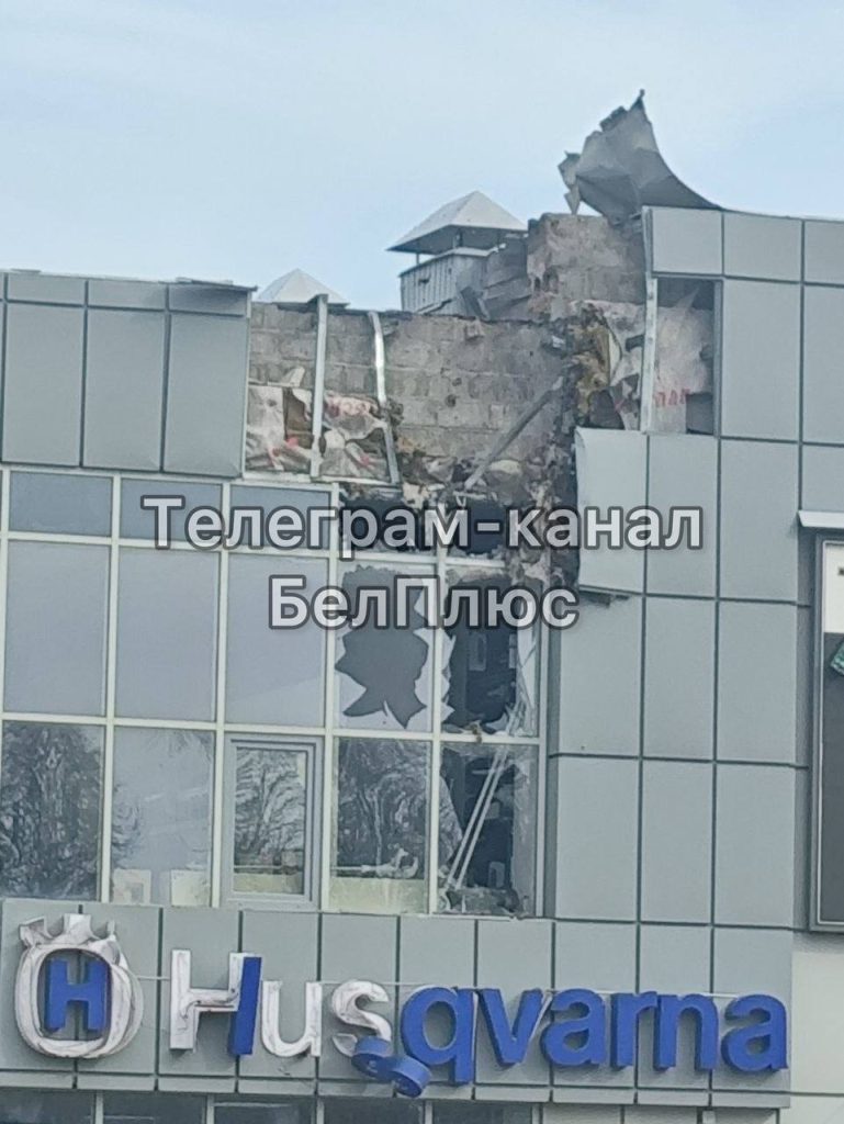 Беспилотник атаковал торговый центр в селе Таврово