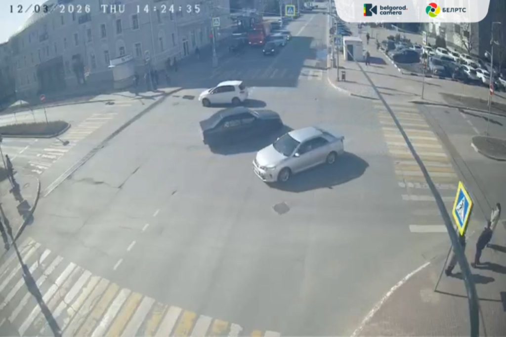 Столкновение на перекрестке Гражданского проспекта и улицы Николая Чумичова