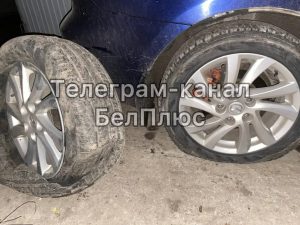 Опасные ямы на улице Сторожевой повредили автомобили