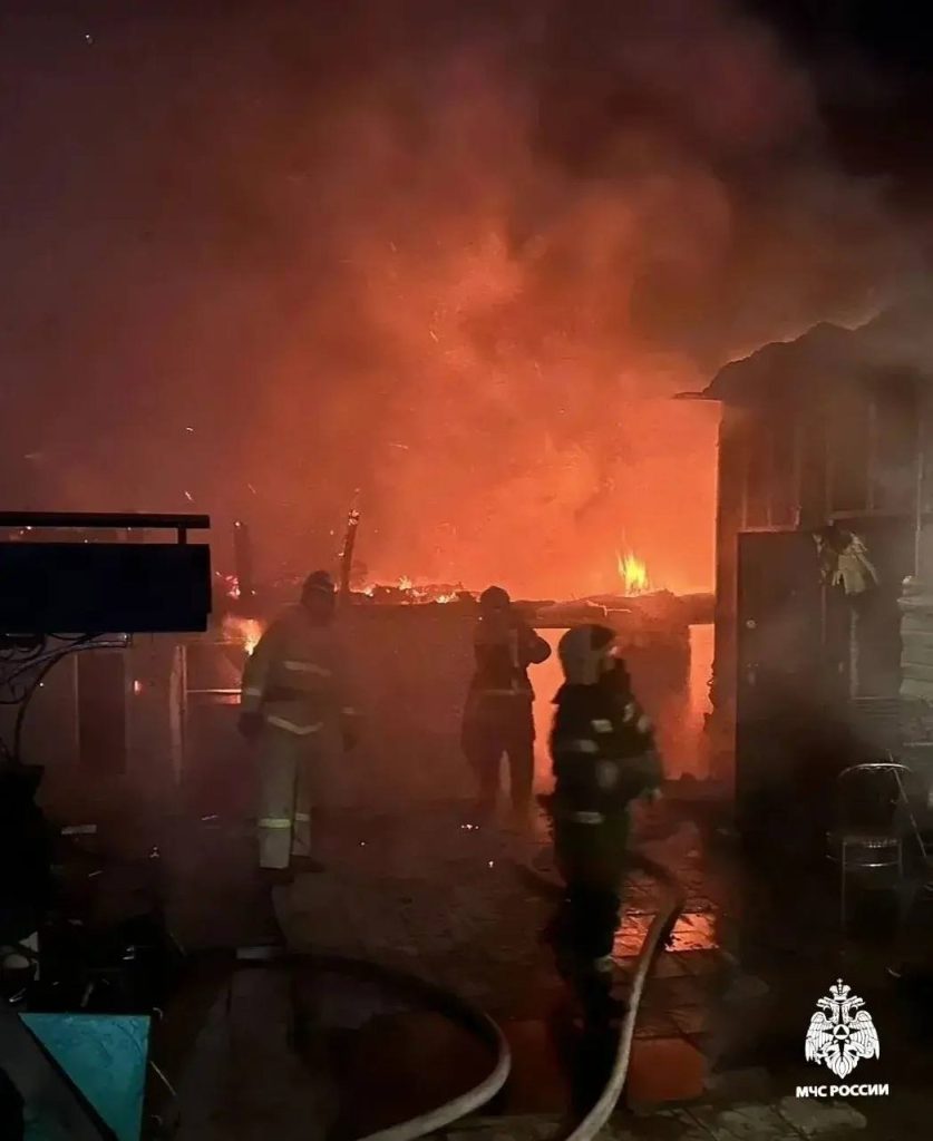 Пожар в бане повредил жилой дом в Корочанском округе