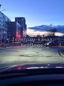 Опасные ямы на перекрёстке Апанасенко и Лермонтова остаются без ремонта более месяца