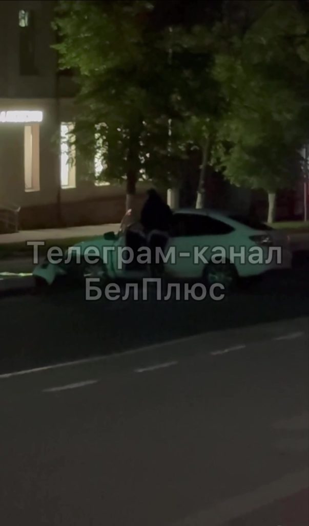 Ночное ДТП у «Универмага Белгород»: водитель на скорости влетел в бордюр и пытался скрыться
