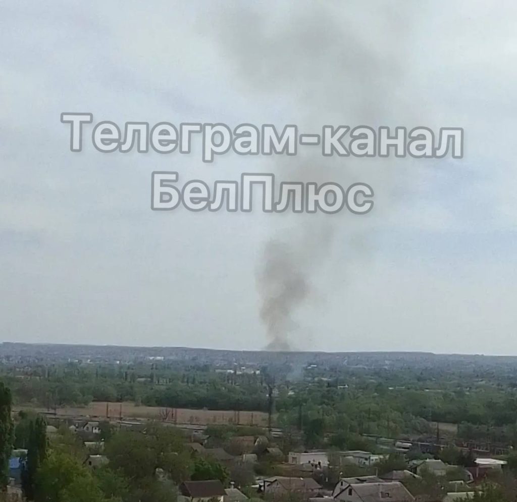 Пожар в Белгороде: горят камыш и сухая трава на Студенческой